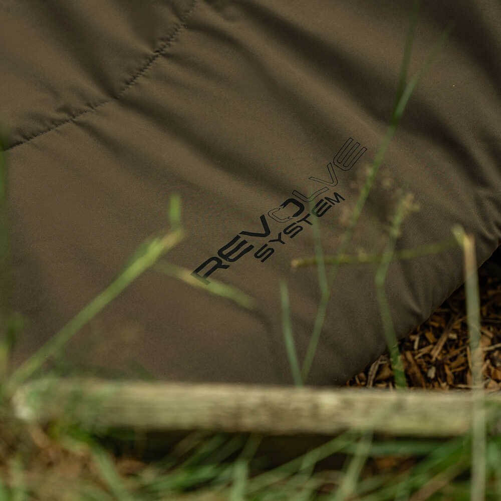 Bed Chair con saco de dormir Avid Carp Revolve System - Tienda Carpfishing