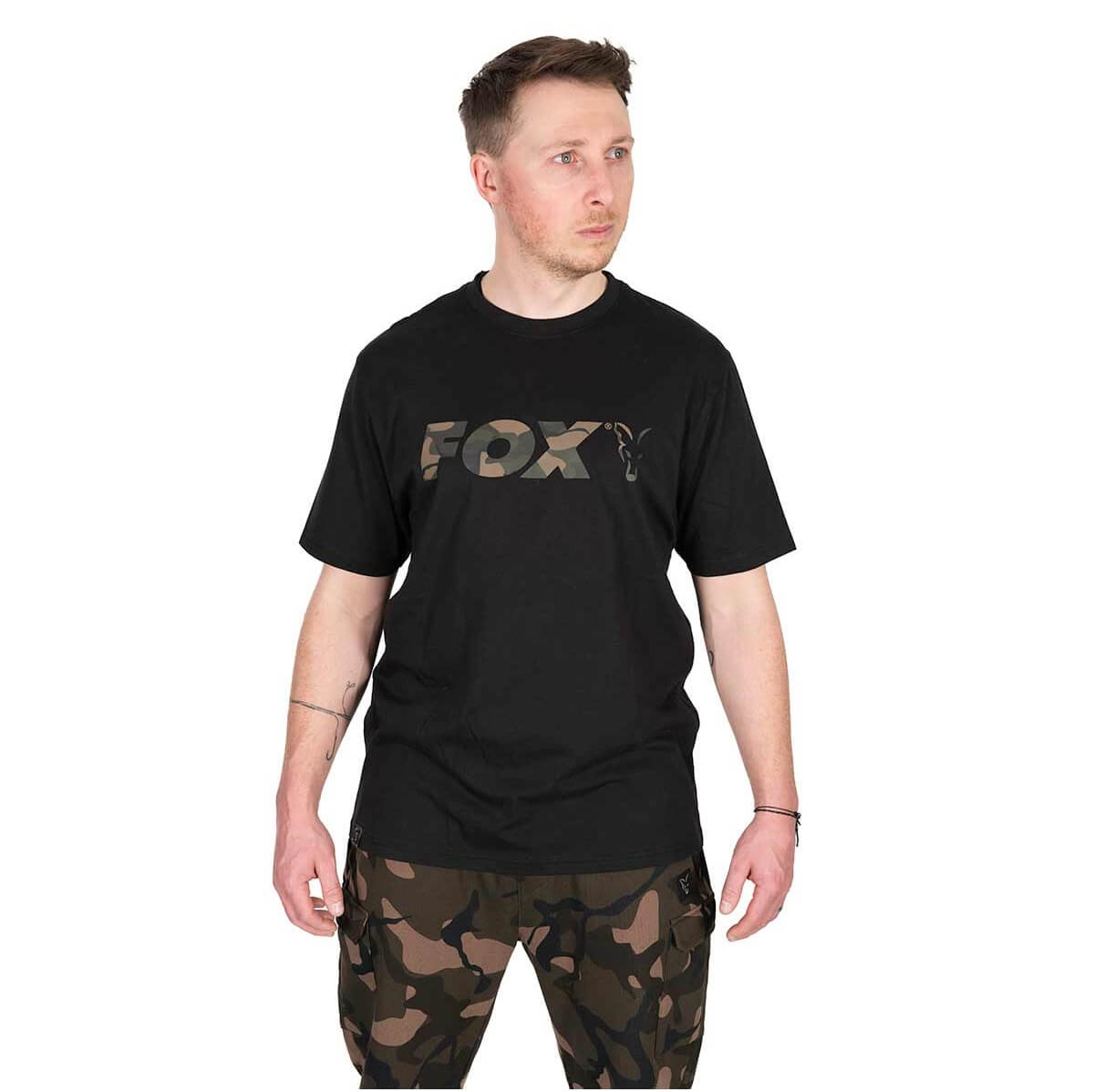 Camiseta Fox Logo T Negro/Camo - Tienda Carpfishing