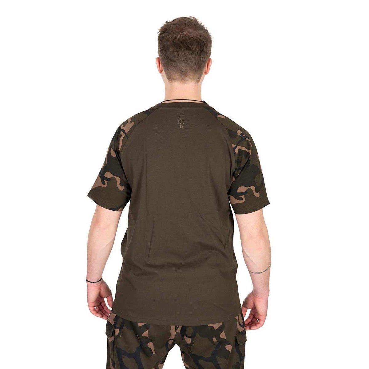 Camiseta Fox Outline T Khaki/Camo - Tienda Carpfishing