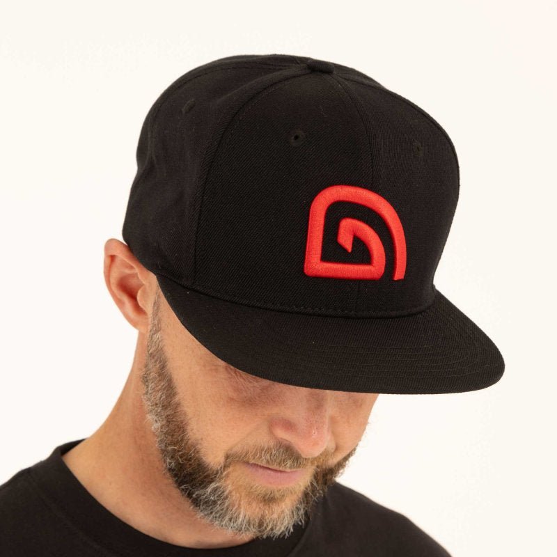 Gorra Trakker CR Snap Back Negra - Tienda Carpfishing