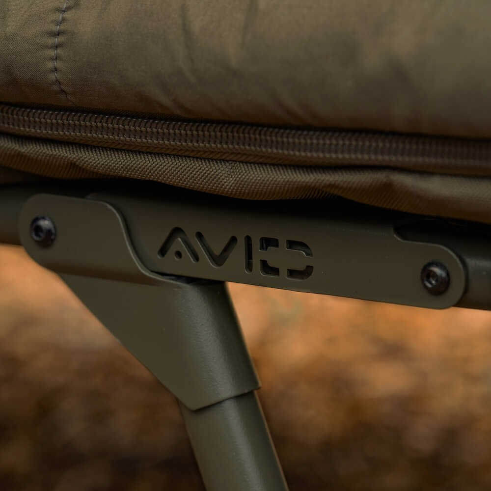 Bed Chair cu sac de dormit Avid Carp Revolve Sistem