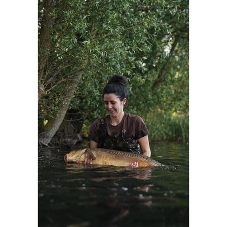 Camiseta Mujer Korda Kore Taupe - Tienda Carpfishing