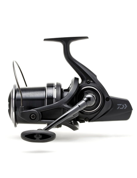 Carrete Daiwa Emblem 23 35 SCW QD - Tienda Carpfishing