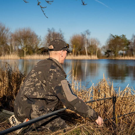 Cortavientos Impermeable Nash ZT Lite Hydra Flex con capucha - Tienda Carpfishing