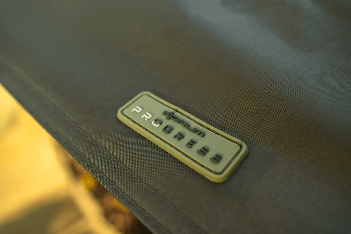 Paraguas Korum Progress Graphitalye 1,35 x 2,1 m - Tienda Carpfishing
