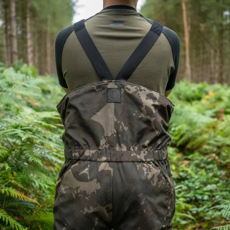 Peto Impermeable Nash ZT Helluva Camo - Tienda Carpfishing